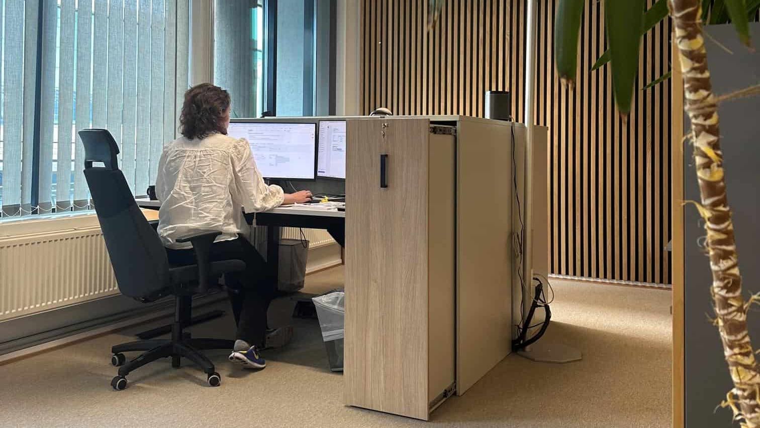 Kontorerer i et åpent lokale